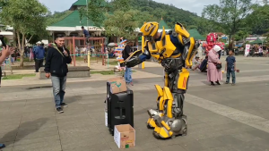 Robot Transfomers Bumblebee Turut Menyisihkan Rejekinya Bagi Korban Gempa Cianjur