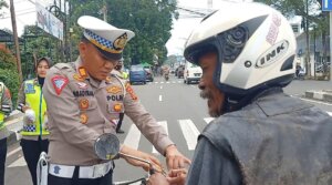 Gerobak Senyum Polres Majalengka Diserbu Warga, 200 Paket Takjil Habis Dibagikan dalam Waktu 5 Menit