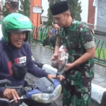 Kodim 0610 Sumedang Bagikan Takjil, Pengendara Kaget Dikira Razia