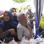 Warga Serbu Bazar Sembako Murah, Dalam Sekejap Ratusan Butir Telur Ayam Ludes Terjual