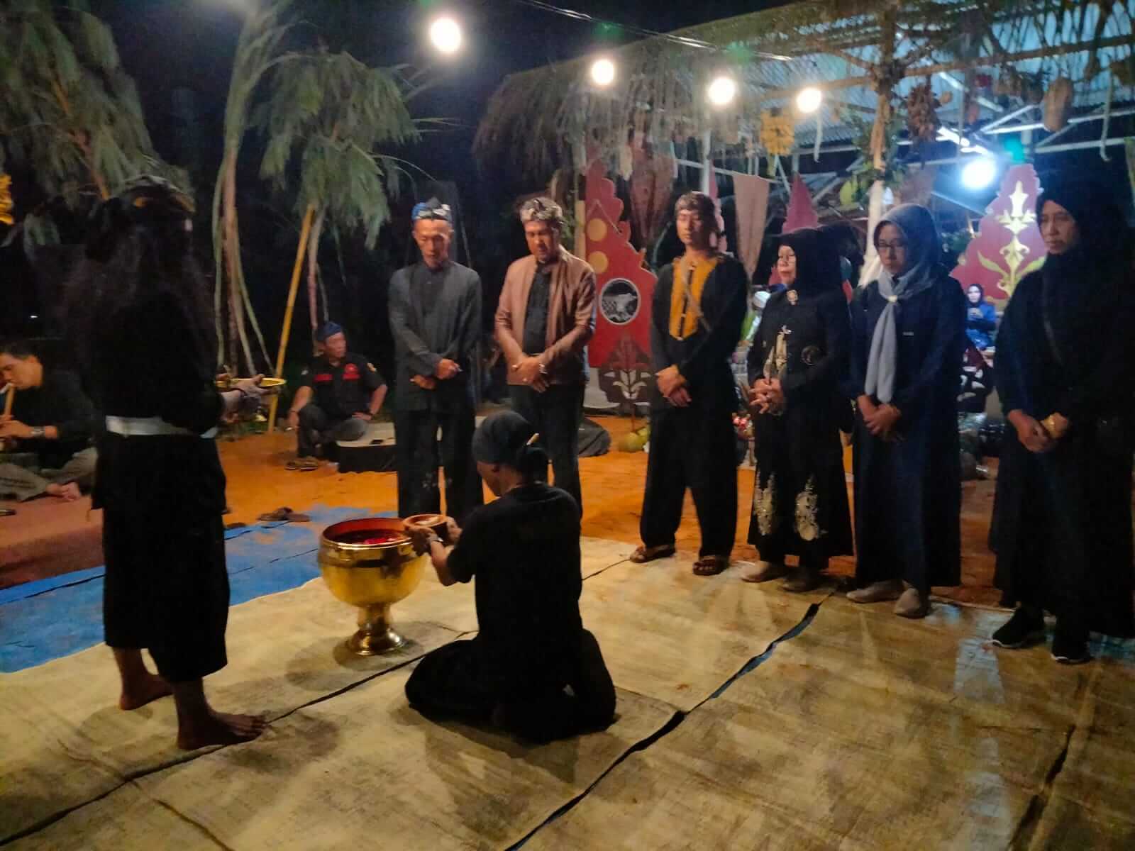 Masyarakat Dusun Ciwaru, Mengadakan Ritual Mapag Pabaru Saka Sekaligus Menyambut Tahun Baru Islam