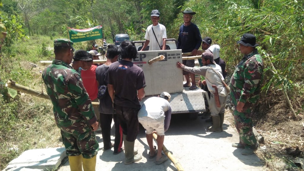 Karya Bhakti Perbaiki Jembatan Penghubung Desa, JurnalSuma