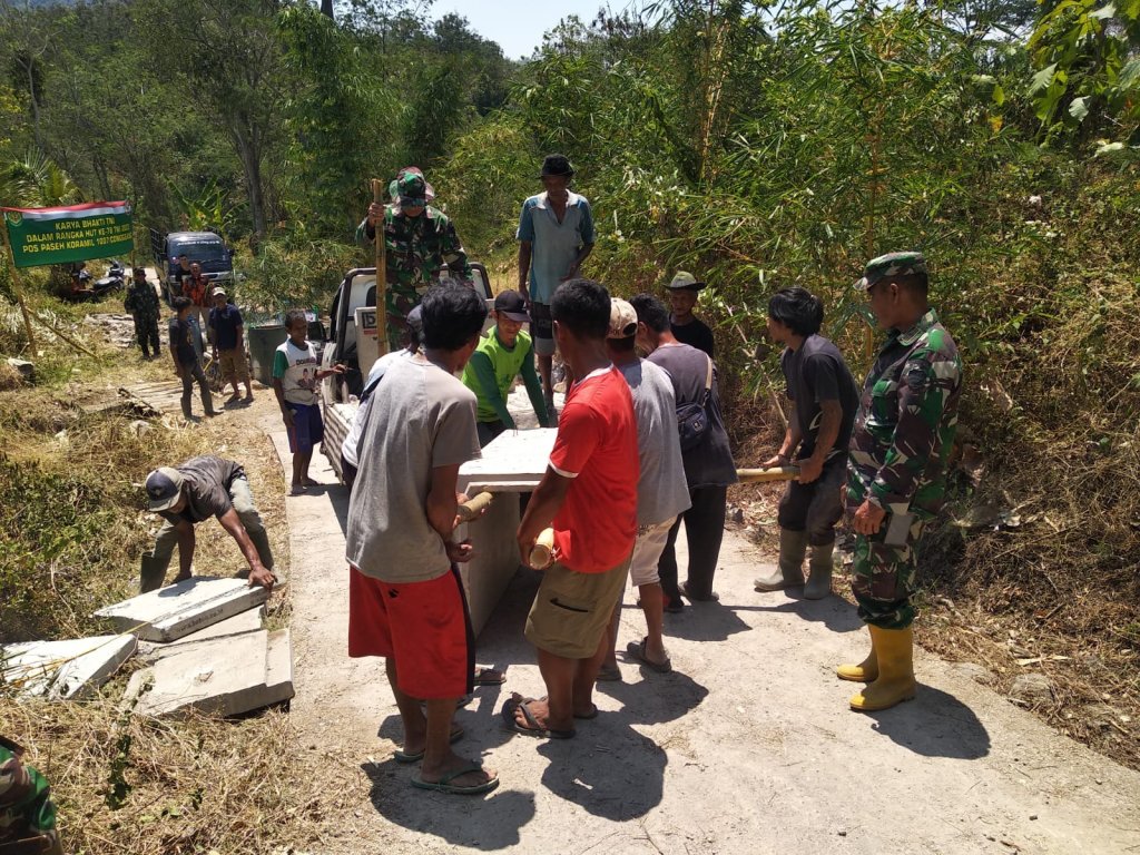 Karya Bhakti Perbaiki Jembatan Penghubung Desa, JurnalSuma