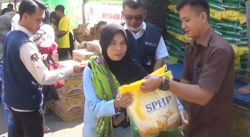 Harga Beras Masih Mahal, Warga di Sumedang Serbu Pasar Murah, JurnalSuma