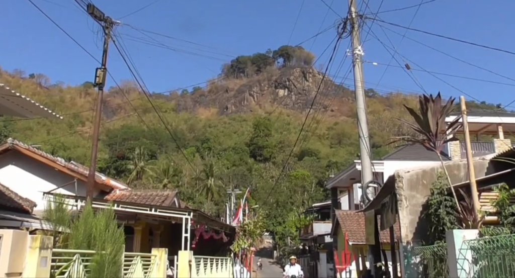 Kobaran Api yang Membakar Lahan Gunung Kacapi Berhasil Dipadamkan Selama 10 Jam, JurnalSuma