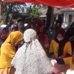 Ratusan Warga di Paseh Rela Alntre Demi Dapatkan Sembako Murah