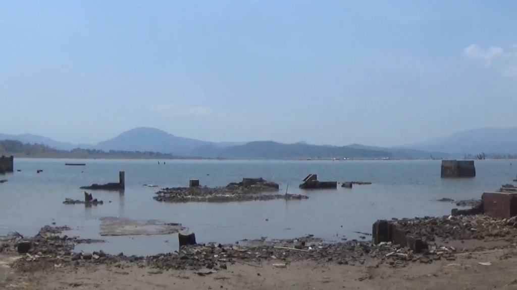 Waduk Jatigede Surut Akibat Kemarau, Puing-puing Bekas Rumah Bermunculan, JurnalSuma