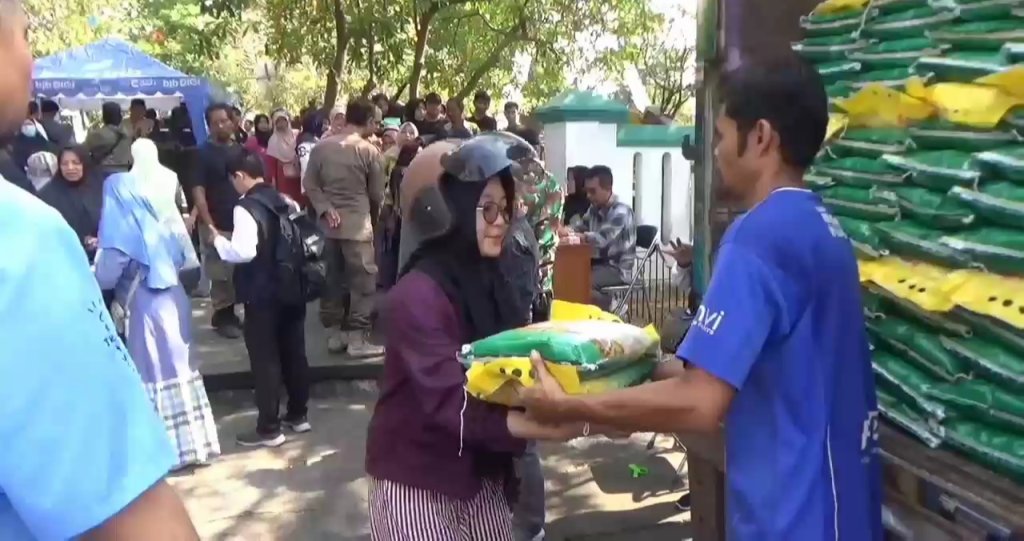Harga Beras Masih Mahal, Ratusan Warga Serbu Operasi Pasar Murah Terbatas, JurnalSuma