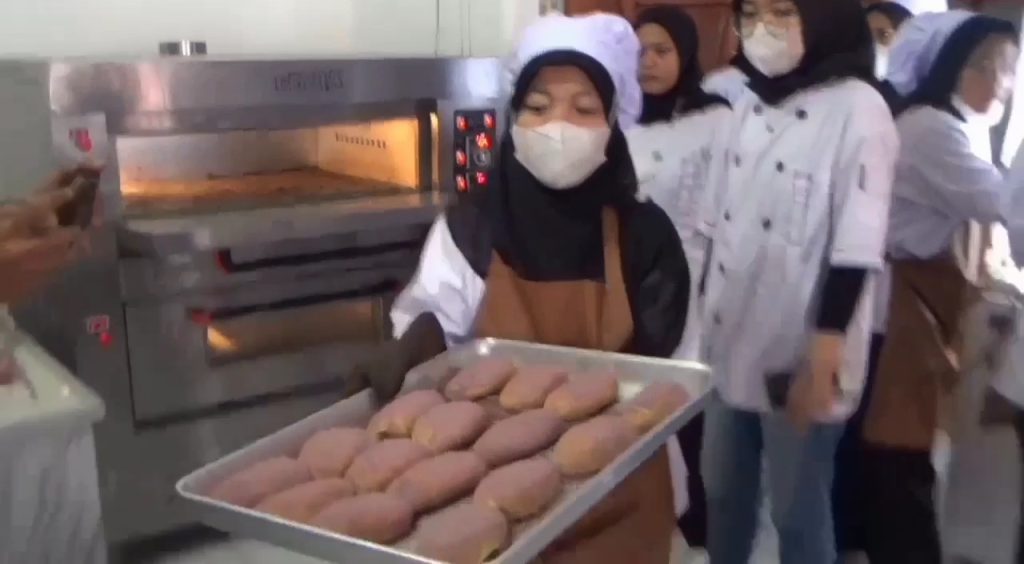 Empuk dan Lembut Roti Ubi Cilembu Hasil Peserta PKW di Sumedang, Jurnalsuma