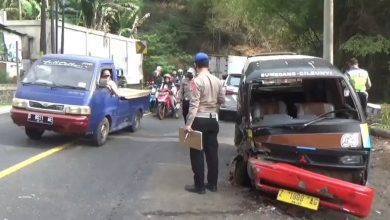 Gagal Menyalip, Sebuah Minibus Tabrak Angkot Penuh Penumpang dan Truk, Jurnal Sumedang