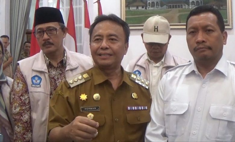 Herman : Dengan KKN Tematik Gotong Royong Angka Kemiskinan dan Stunting di Sumedang Menurun, Jurnal Suma