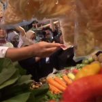 Menteri Perdagangan, Zulkifli Hasan, meninjau kondisi harga di Pasar Tanjungsari Kabupaten Sumedang, Rabu (13/12/2023).