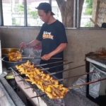 Gurih dan Empuk, Rumah Makan Bakakak Ayam di Sumedang Tak Pernah Sepi Pengunjung, Jurnal Suma
