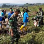 Ciptakan Lingkungan Bersih, TNI Bersama Masyarakat Bersihkan Sampah di Pesisir Pantai Waduk Jatigede, Jurnal Suma