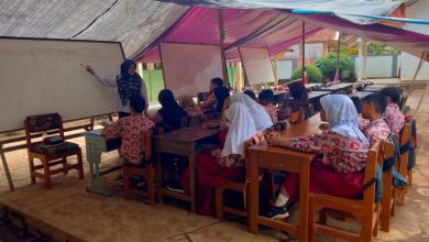 Siswa SD Belajar di Tenda Terpal Akibat Bangunannya Rusak Imbas Gempa Sumedang, Jurnal Suma