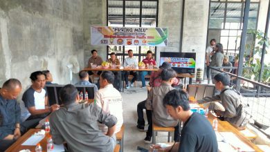 Diskusi Ringan Jelang Pemilu dalam rangka menjaga kondusifitas, di Zazi Cafe, Jalan Kutamaya Kelurahan Kotakukon Kecamatan Sumedang Selatan, Selasa (16/1/2024).