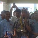 Sambangi Rumah Bos Persib di Tanjungsari, Gibran Disambut Antusias Warga, Jurnal Suma