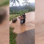 Viral, Aksi Heroik Anggota TNI Bantu Warga Sebrangi Banjir Pergi ke TPS, Jurnal Suma