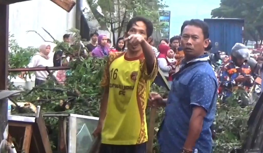 Cerita Tatang saat Puting Beliung Menyapu Warungnya: Saya Langsung Lari Masuk ke Masjid, Jurnal Suma