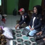 Disela Pembagian Takjil, Karang Taruna Kabupaten Sumedang Santuni Warga yang Menderita Tumor Otak
