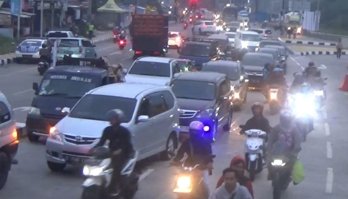 H-4 Lebaran, Arus Lalu Lintas di Jalur Arteri Sumedang Padat Merayap