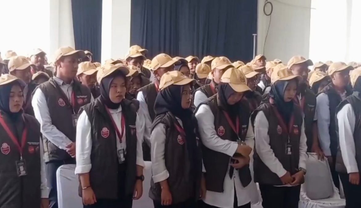 3.427 Petugas Pantarlih Pilkada 2024 di Sumedang Dilantik