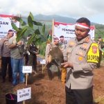 Rangkaian HUT Bhayangkara ke-78, Polres Sumedang Gelar Aksi Penanaman Pohon dan Baksos