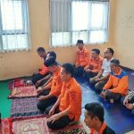 Tingkatkan Keimanan dan Ketaqwaan, Anggota BPBD Sumedang Laksanakan Salat Berjamaah