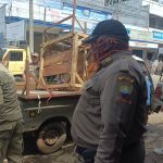 Ganggu Kenyamanan, Satpol PP Sumedang Tertibkan 30 Jongko yang Disimpan di Bahu Jalan