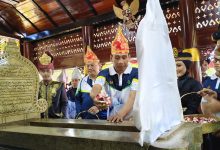 Kapolda Jabar Pimpin Kontingen PON Berziarah ke Makam Cut Nyak Dhien di Sumedang