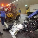 Sebuah Minibus Ringsek setelah Terlibat Kecelakaan dengan Truk di Tol Cisumdawu