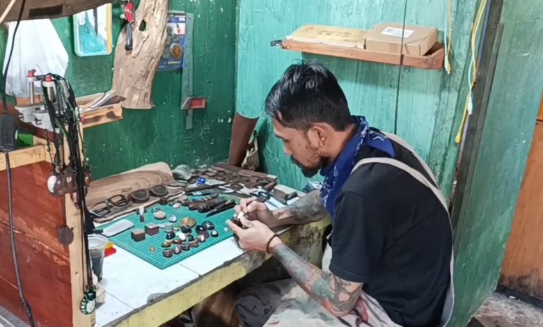 Kerajinan Seni Ukir Asal Sumedang Merambah Mancanegara