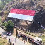 Merah Putih Raksasa Berkibar di Bukit Kerud Sumedang