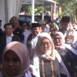 Disambut Tarian Tarawangsa, Pasangan Bacalon Bupati dan Wakil Bupati Sumedang Dony-Fajar Daftar ke KPU