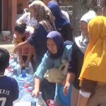 Warga Margamukti Sumedang Serbu Bantuan Air Bersih yang Didistribusikan BPBD Sumedang
