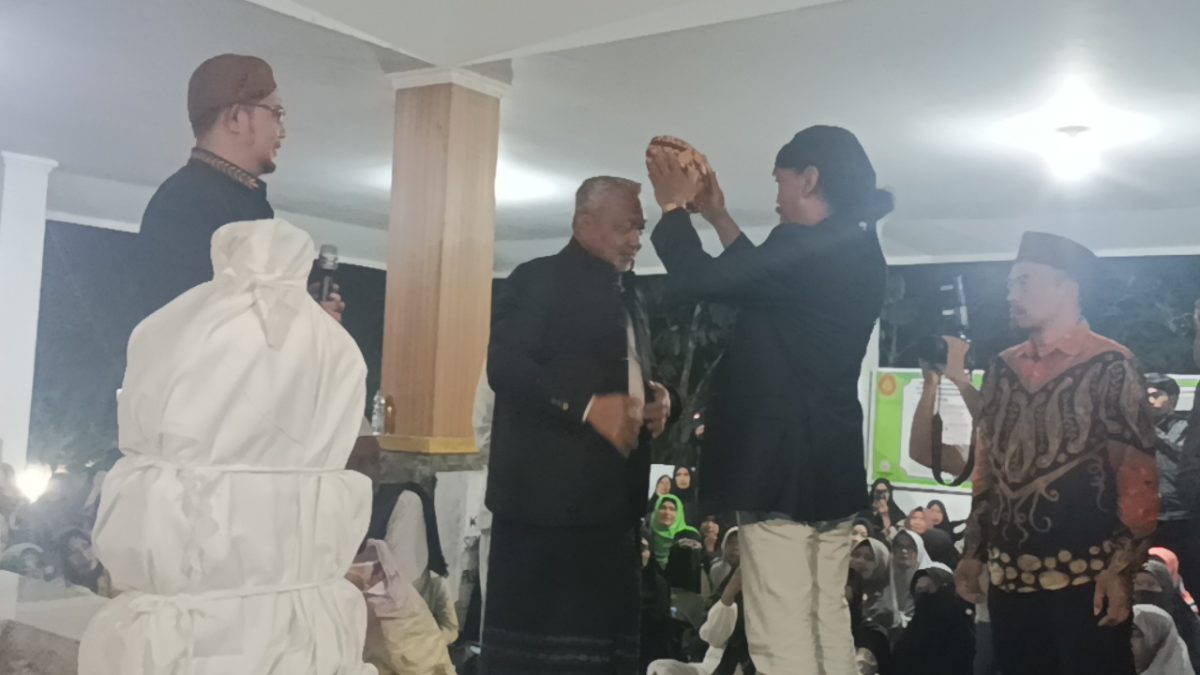 Cagub Akhmad Syaikhu Hadiri Haul Pangeran Santri di Sumedang