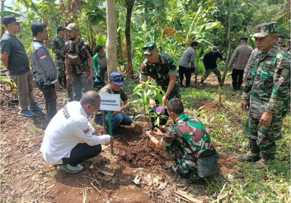 Lestarikan Lingkungan, Kodim 0610 Sumedang Lakukan Penghijauan