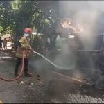 Truk Box Berisi Ribuan Liter Solar di Sumedang Ludes Terbakar