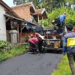 Belasan Tahun Rusak, Jalan Cidempet-Hambawang di Sumedang Mulai Diperbaiki