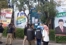 Masa Tenang Pilkada 2024, Bawaslu Sumedang Tertibkan APK Paslon