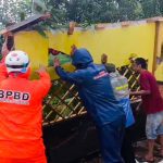 Pohon Tumbang Timpa Warung di Sumedang, Pemilik Syok