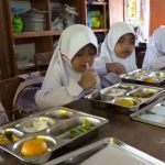 Program Makan Bergizi Gratis Mulai Diberikan di 4 Sekolah di Tanjungsari Sumedang