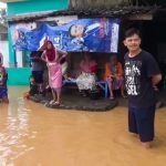 Banjir Mulai Surut, Warga Cimanggung Masih Waspadai Ancaman Air Menggenang