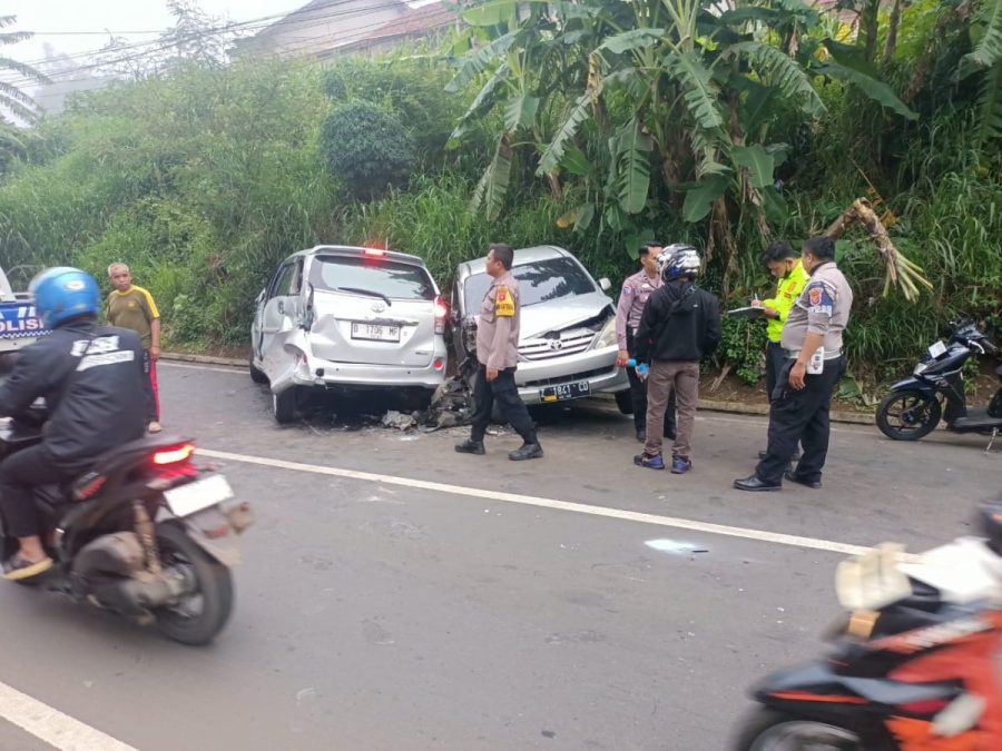 3 Kendaraan Terlibat Kecelakaan di Pamulihan, 1 Korban Meninggal