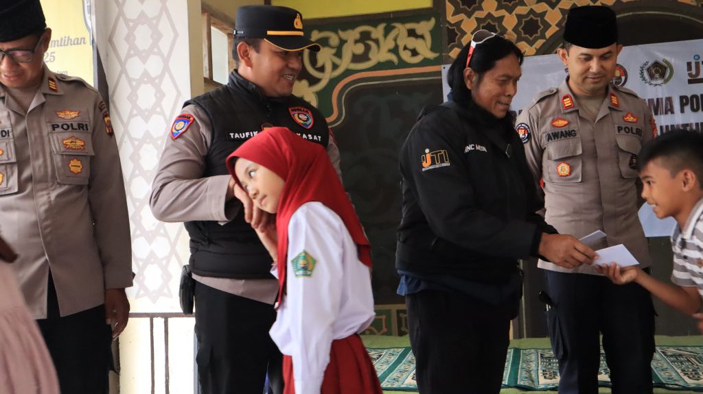 Polres Sumedang dan Media Santuni Santri di Bulan Suci Ramadan