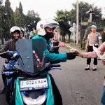 Jelang Buka Puasa, Satreskrim Polres Sumedang Bagikan Takjil Gratis