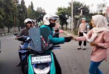Jelang Buka Puasa, Satreskrim Polres Sumedang Bagikan Takjil Gratis