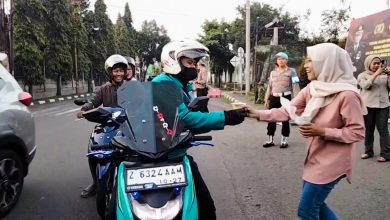 Jelang Buka Puasa, Satreskrim Polres Sumedang Bagikan Takjil Gratis