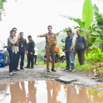 Wabup Sumedang: Perbaikan Jalan Darmaraja-Cibugel Jadi Prioritas untuk Mobilitas dan Pertanian