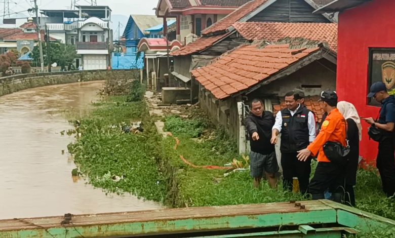 Pemkab Sumedang Tetapkan Status Tanggap Darurat untuk Atasi Banjir di Cimanggung